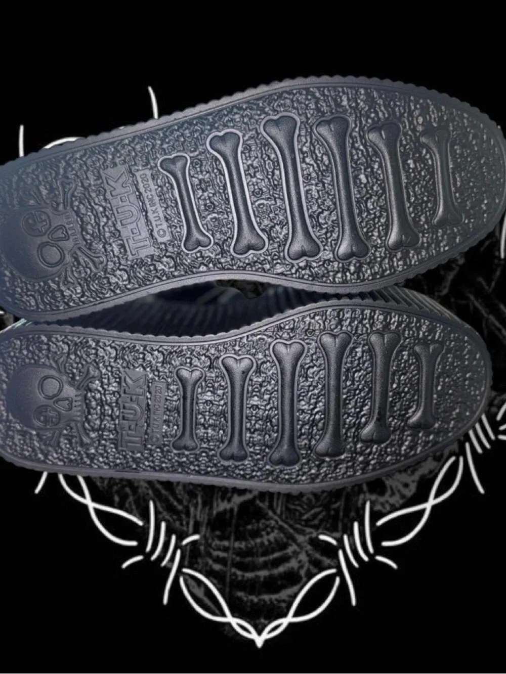 tuk black holographic